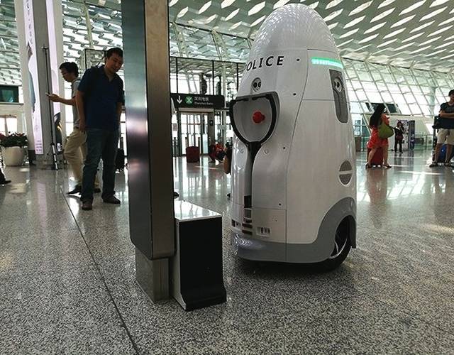 这款机器人由中国国防科技大学研发,湖南万为智能机器人公司生产.