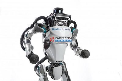 官宣!国家电网任命第四代AI配网带电作业机器人“上岗”